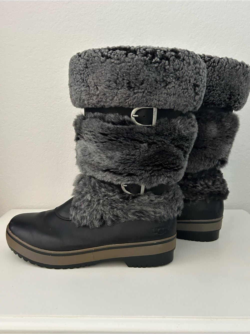 UGG Women Gray Waterproof Winter Boot Shearling Lilyan Cozy Rustic-Chic, Size 8